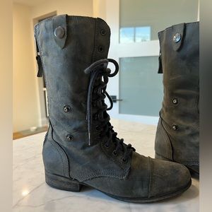 Steve Madden Combat Boots! Size 9, grey with blue zipper